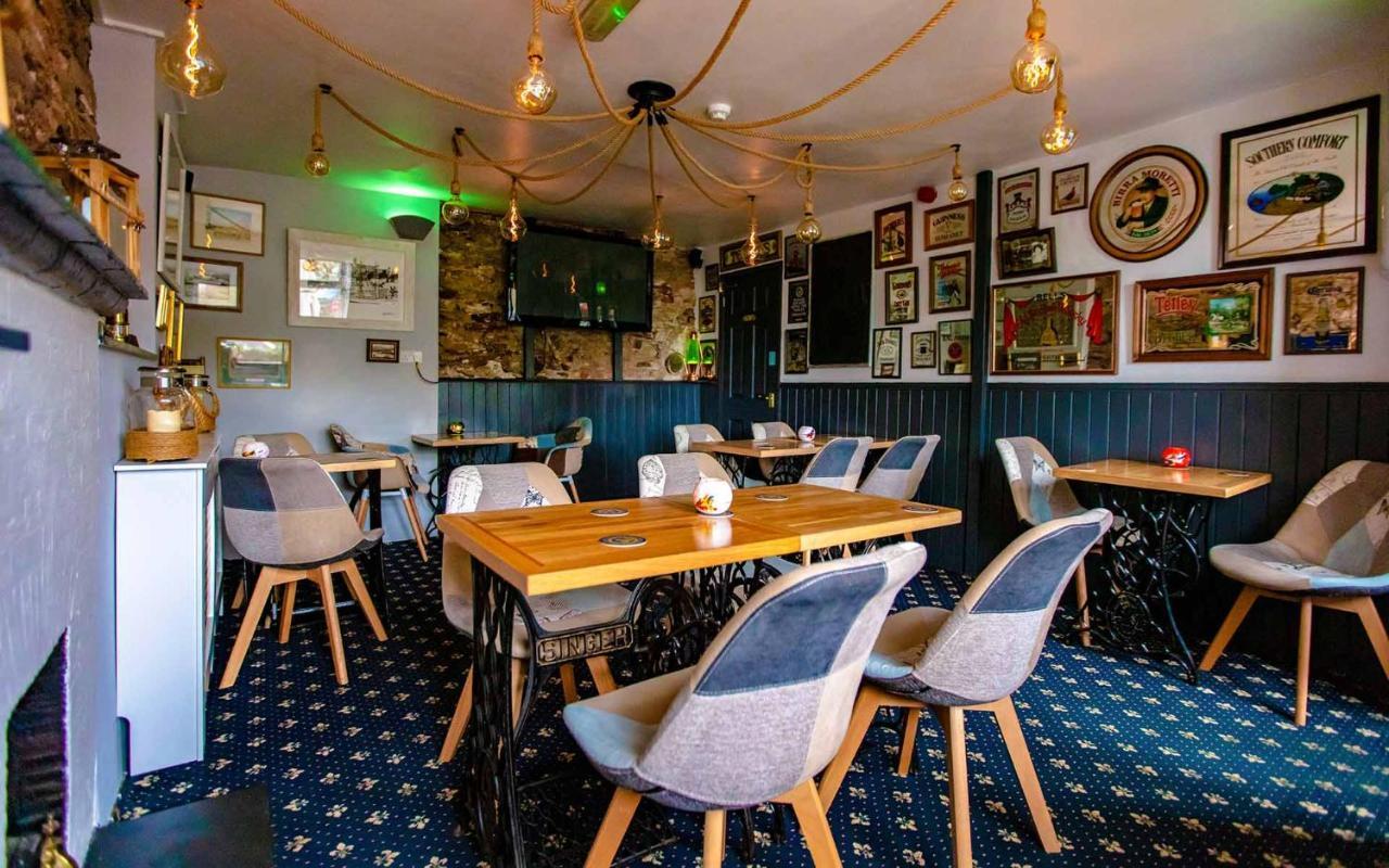 The Ship In Dock Inn Dartmouth Exterior photo
